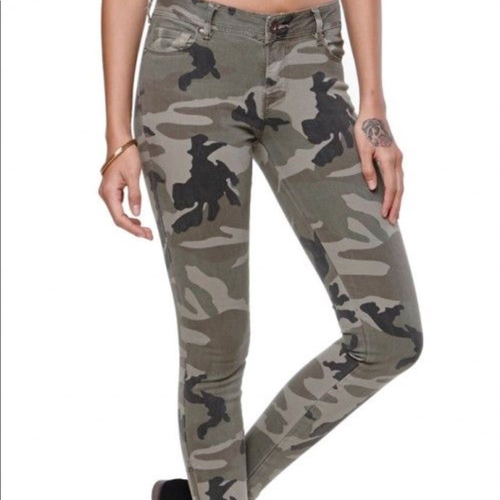 Bullhead Ankle skinniest camo jeans